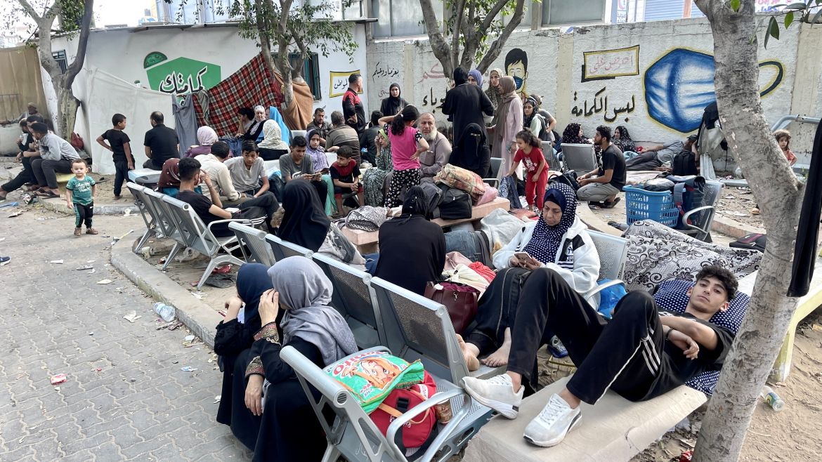 Displaced Palestinians staying the Shifa Hospital grounds