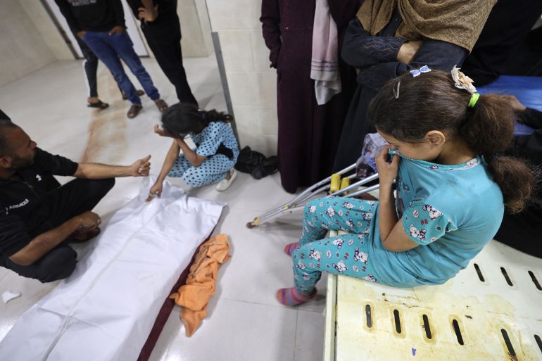 Israeli army attacks the school sheltering Palestinians in Bureij refugee camp