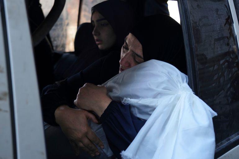 Israeli army attacks the school sheltering Palestinians in Bureij refugee camp