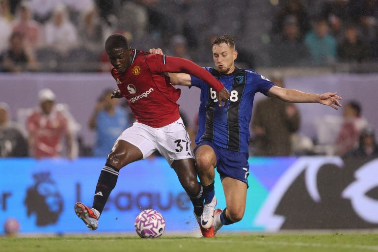 Kobbie Mainoo and David Brooks in action.